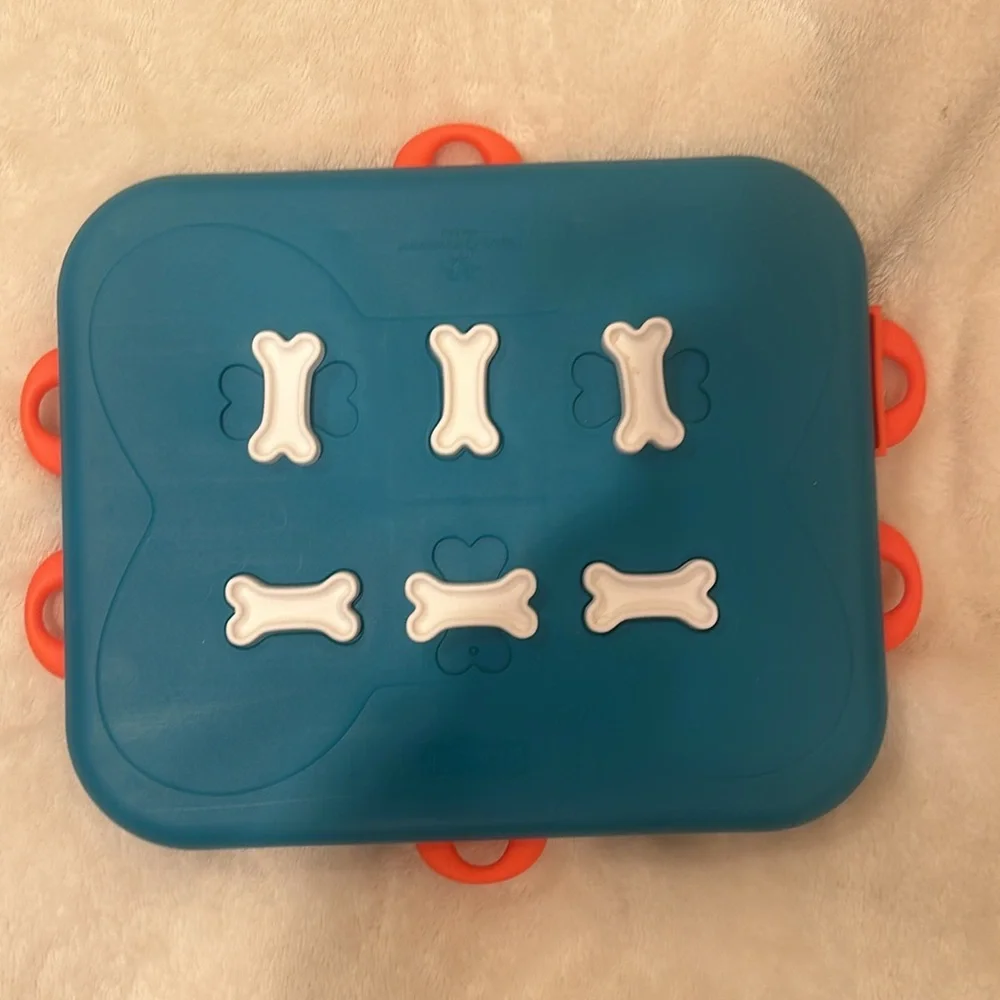 Outward Hound Nina Ottoson Casino Puzzle Game Dog Toy NWOT